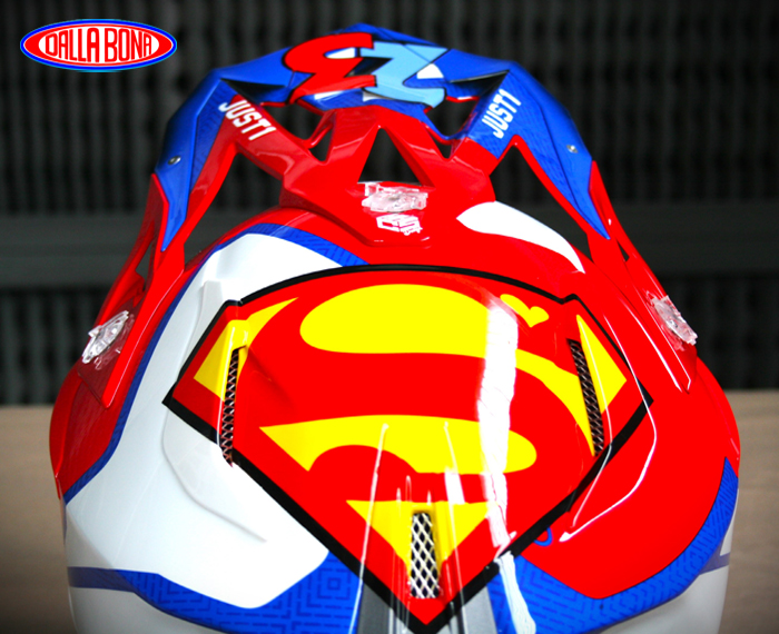 Casco just1 superman